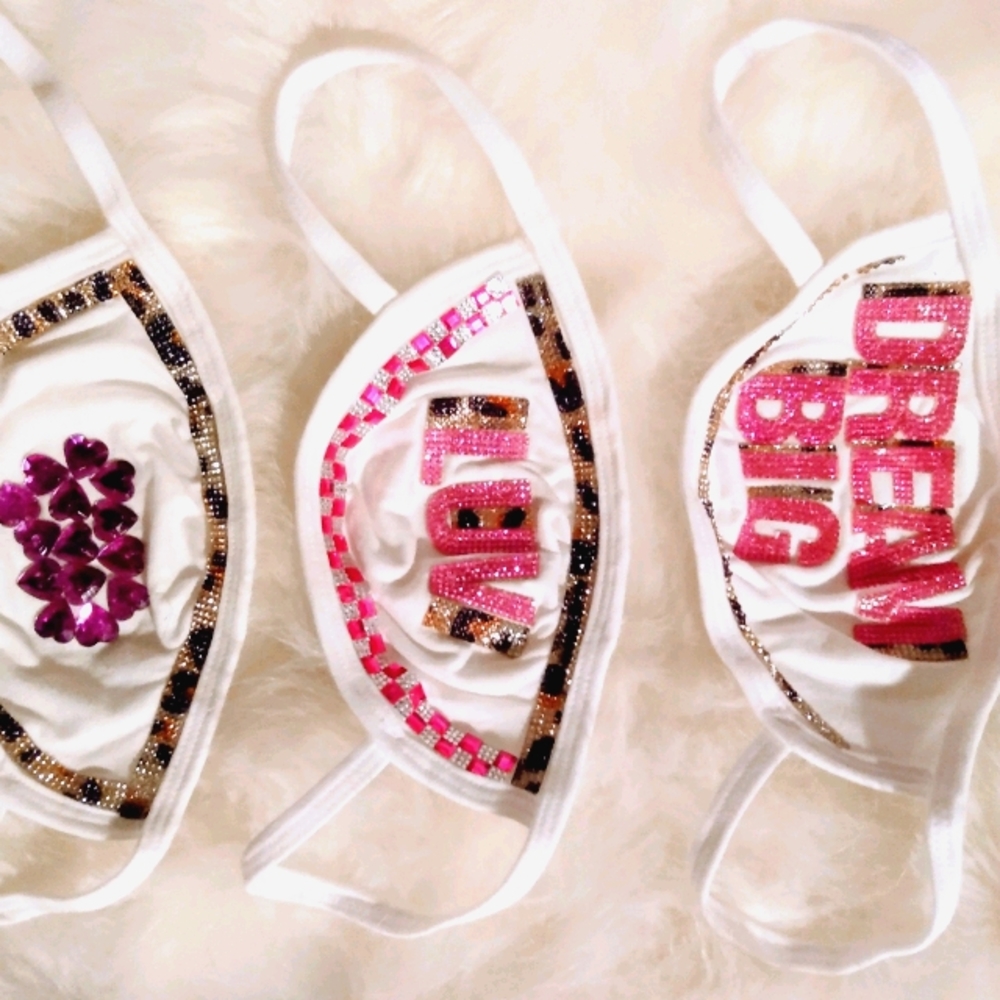Three white Mask's/Ensembles
